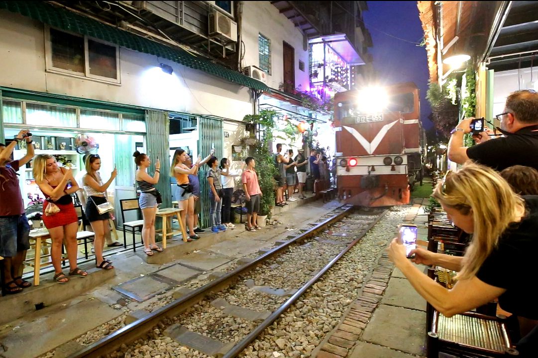 “Xóm đường tàu” lên đời thành điểm du lịch hấp dẫn ở thủ đô
