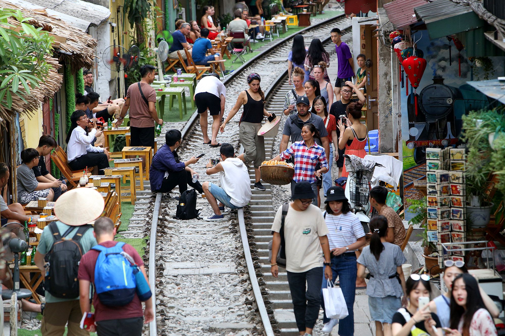 “Xóm đường tàu” lên đời thành điểm du lịch hấp dẫn ở thủ đô