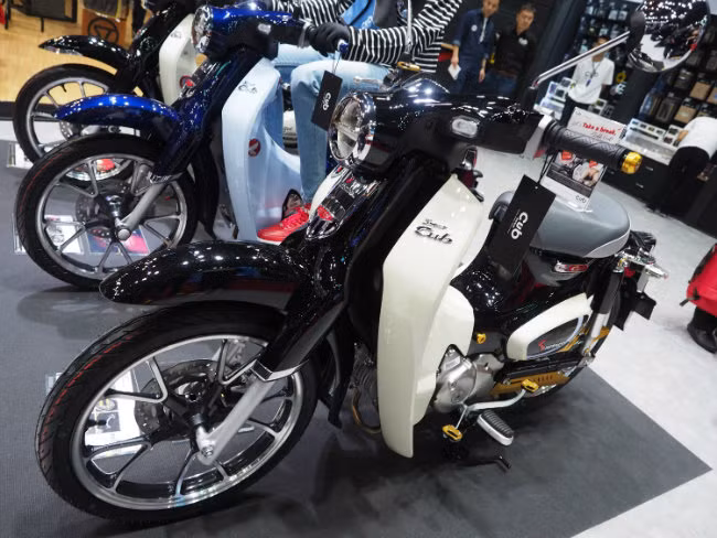 Mãn nhãn ngắm huyền thoại Honda Cub C125 vàng đồng tuyệt đẹp