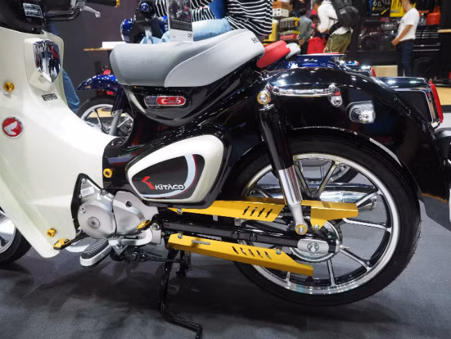 Mãn nhãn ngắm huyền thoại Honda Cub C125 vàng đồng tuyệt đẹp