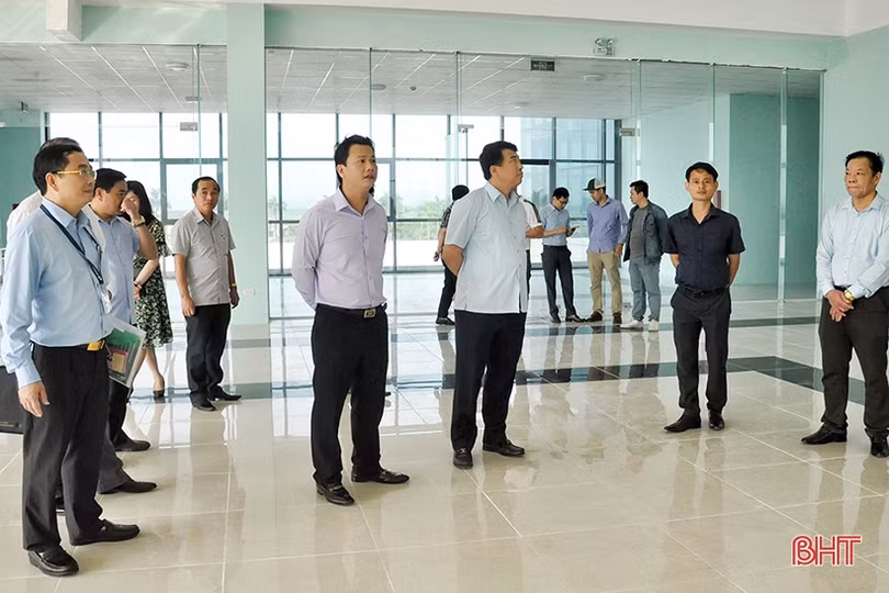 Chủ tịch UBND tỉnh: ĐH Hà Tĩnh cần chủ động đổi mới mô hình quản lý, đào tạo