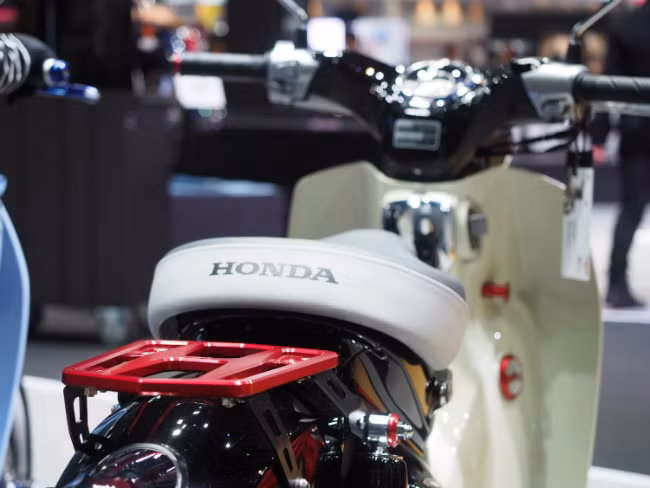 Mãn nhãn ngắm huyền thoại Honda Cub C125 vàng đồng tuyệt đẹp