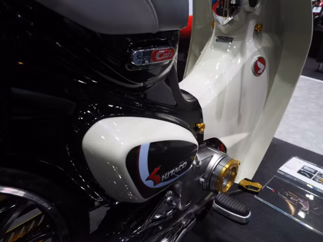 Mãn nhãn ngắm huyền thoại Honda Cub C125 vàng đồng tuyệt đẹp