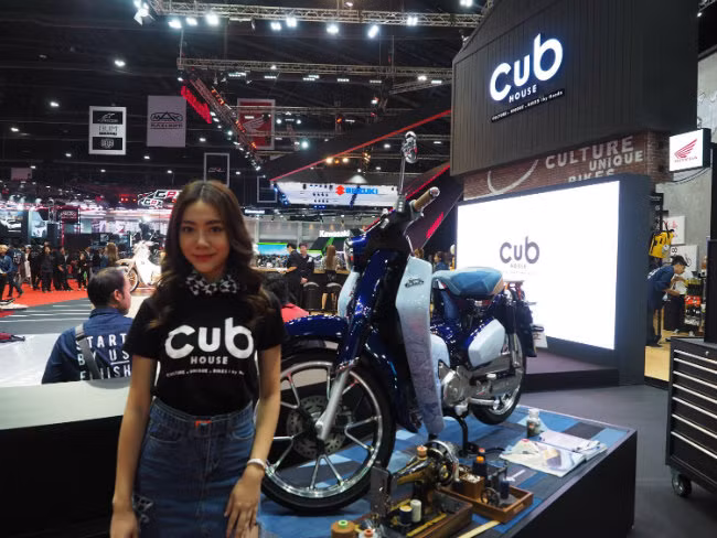 Mãn nhãn ngắm huyền thoại Honda Cub C125 vàng đồng tuyệt đẹp