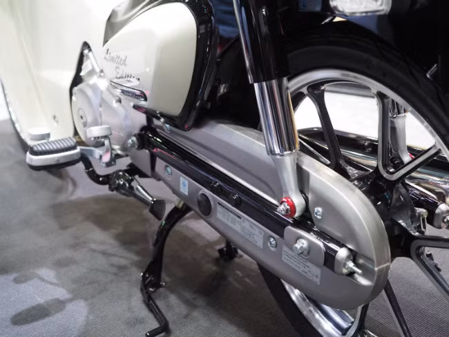 Mãn nhãn ngắm huyền thoại Honda Cub C125 vàng đồng tuyệt đẹp