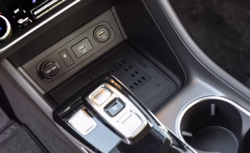 Bất ngờ với những trang bị như xe sang trên Hyundai Sotana 2020
