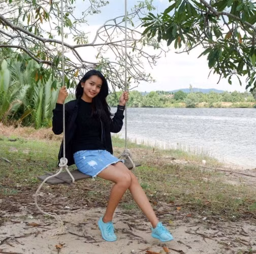 Cận cảnh nhan sắc gây tranh cãi của tân Hoa hậu Hoàn vũ Campuchia