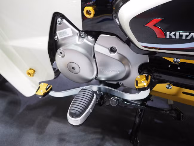 Mãn nhãn ngắm huyền thoại Honda Cub C125 vàng đồng tuyệt đẹp
