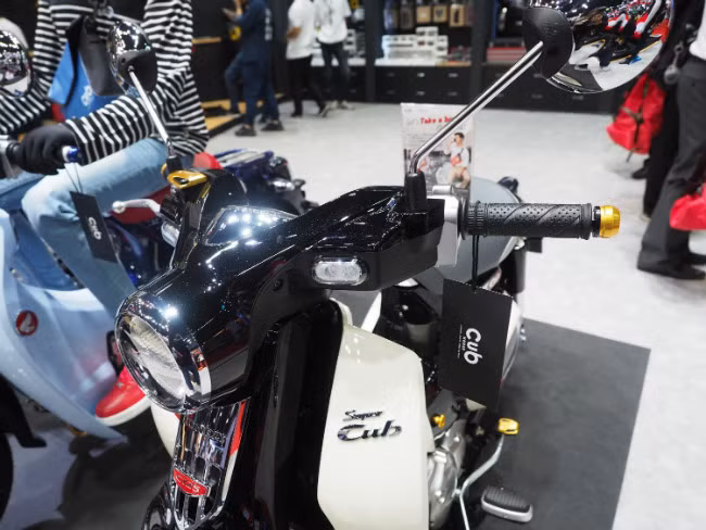 Mãn nhãn ngắm huyền thoại Honda Cub C125 vàng đồng tuyệt đẹp