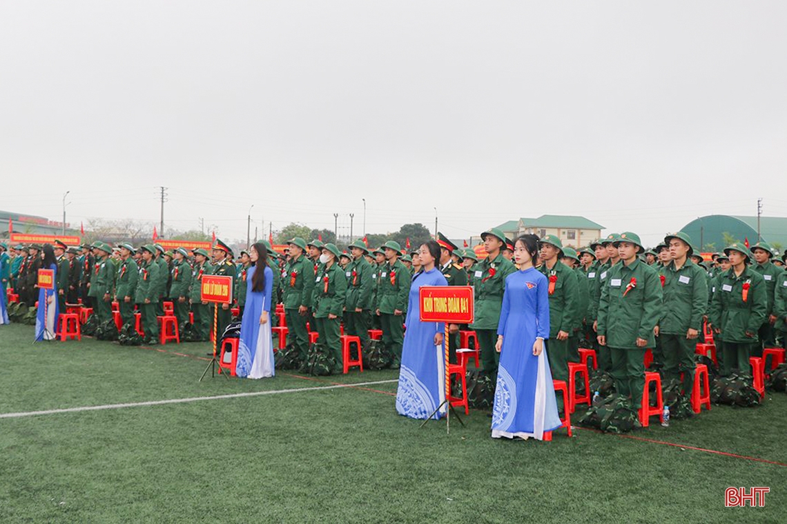 Lãnh đạo Hà Tĩnh, Bộ Quốc phòng dự lễ giao nhận quân tại các địa phương
