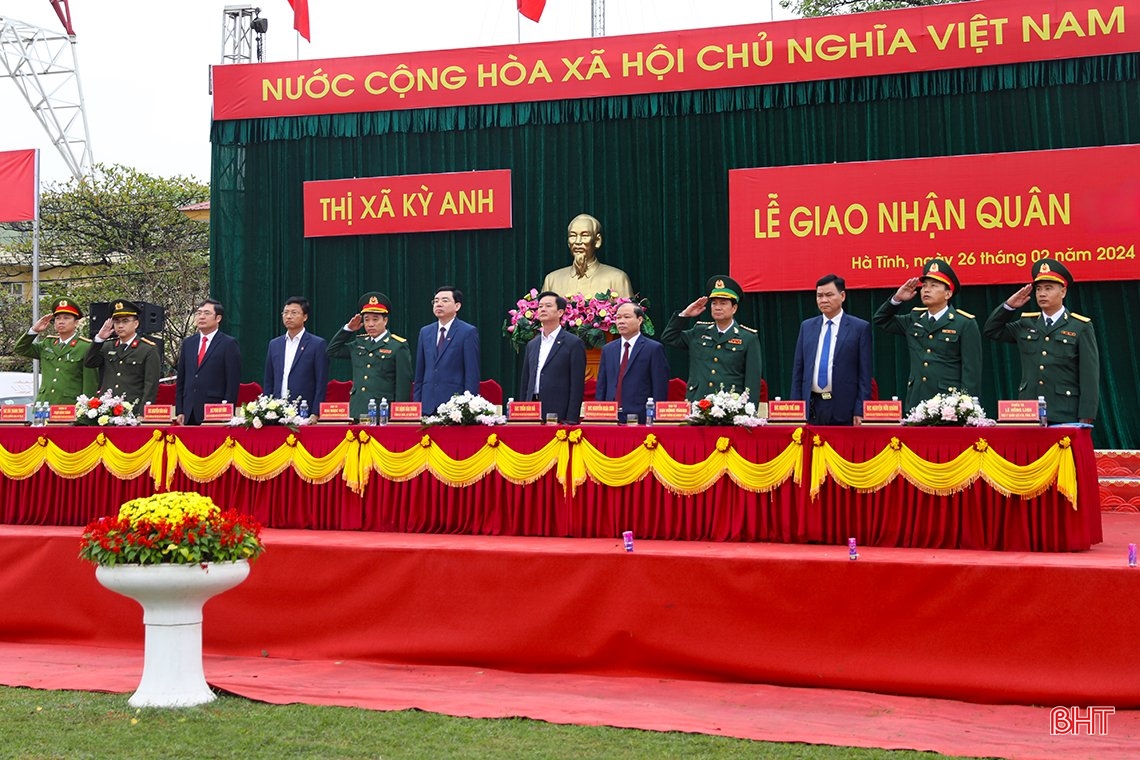 Lãnh đạo Hà Tĩnh, Bộ Quốc phòng dự lễ giao nhận quân tại các địa phương