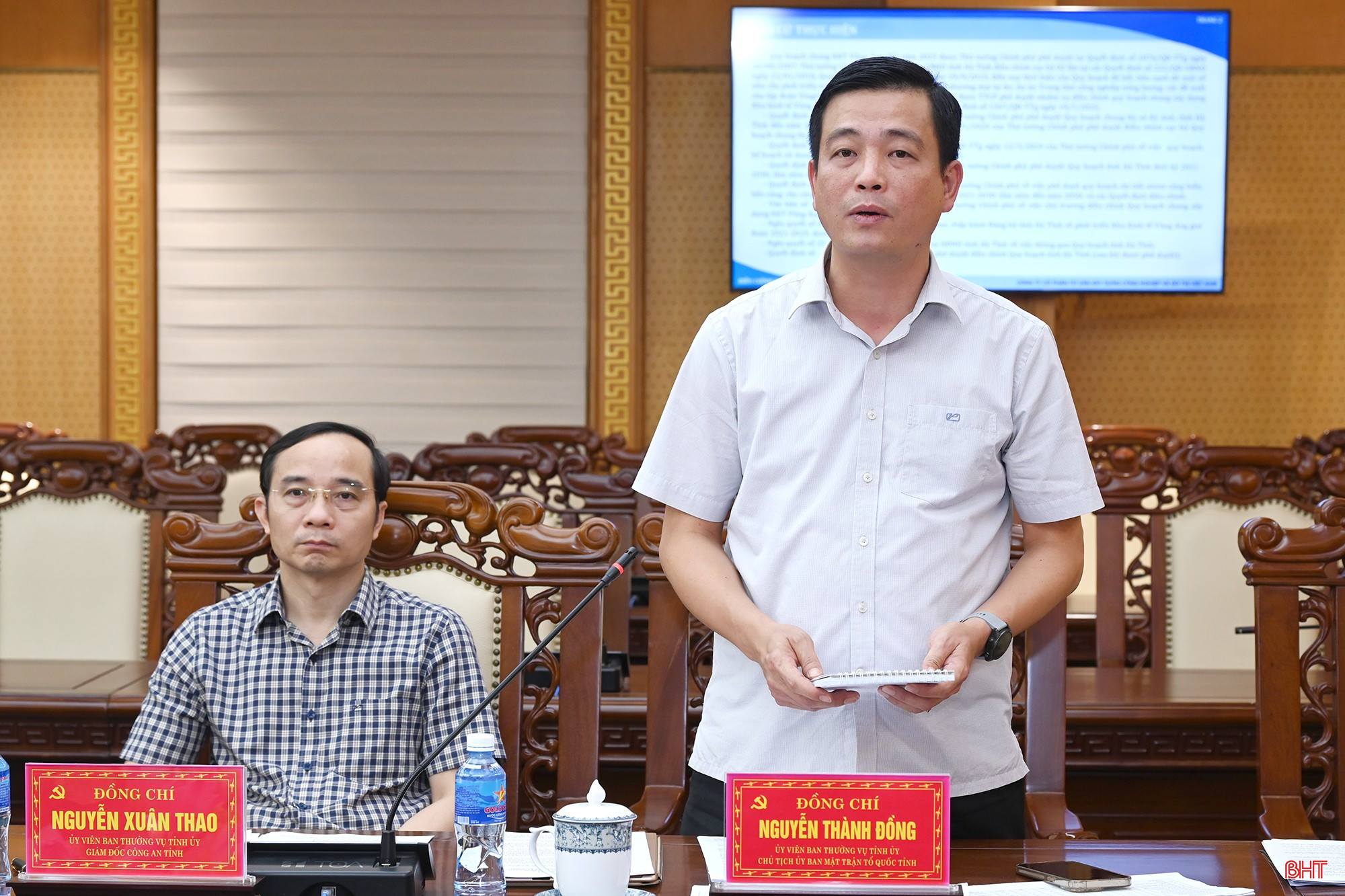 Chủ tịch Ủy ban MTTQ tỉnh Nguyễn Thành Đồng góp ý các nội dung liên quan đến sắp xếp thôn, tổ dân phố.
