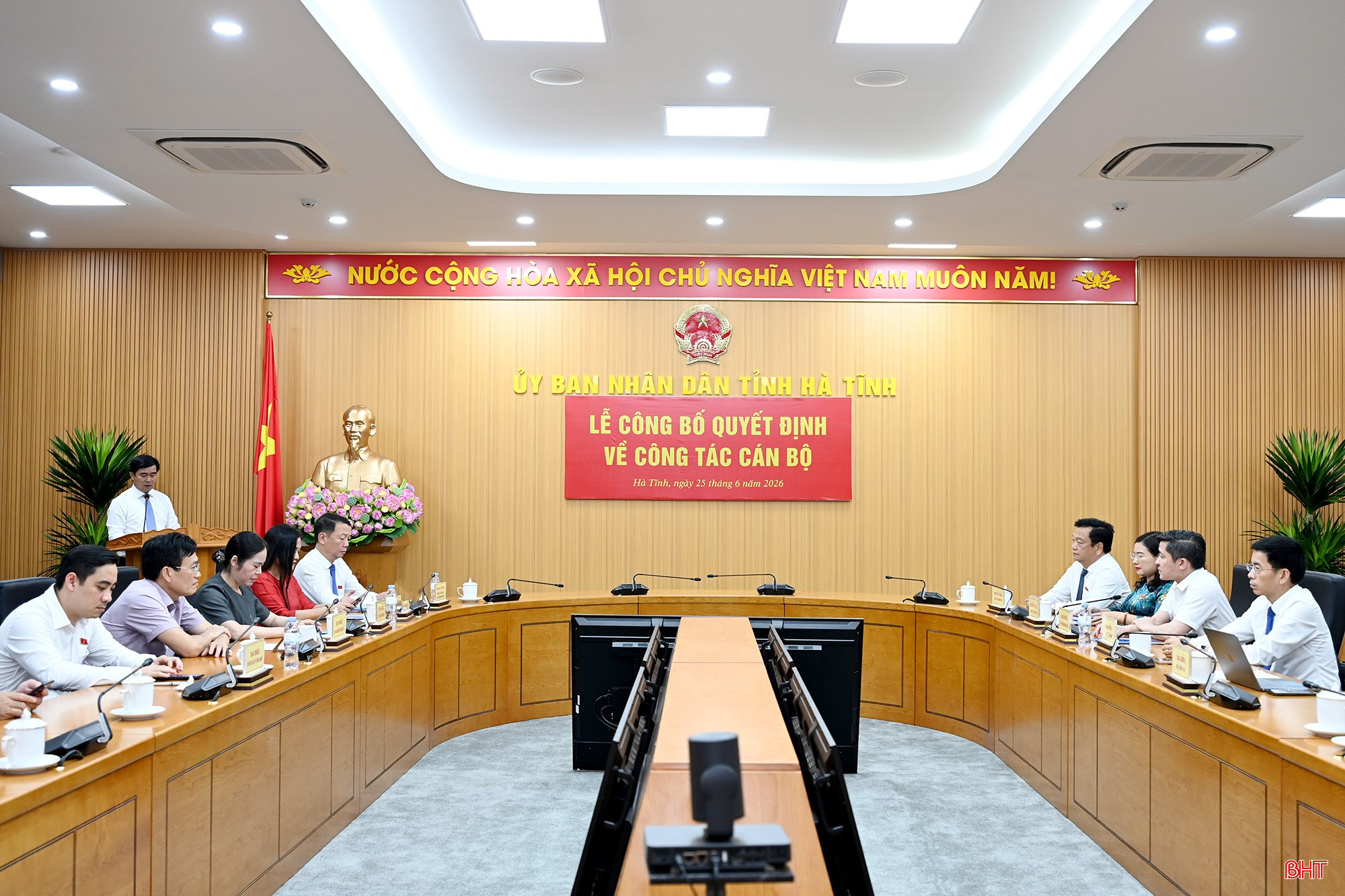 Toàn cảnh hội nghị.
