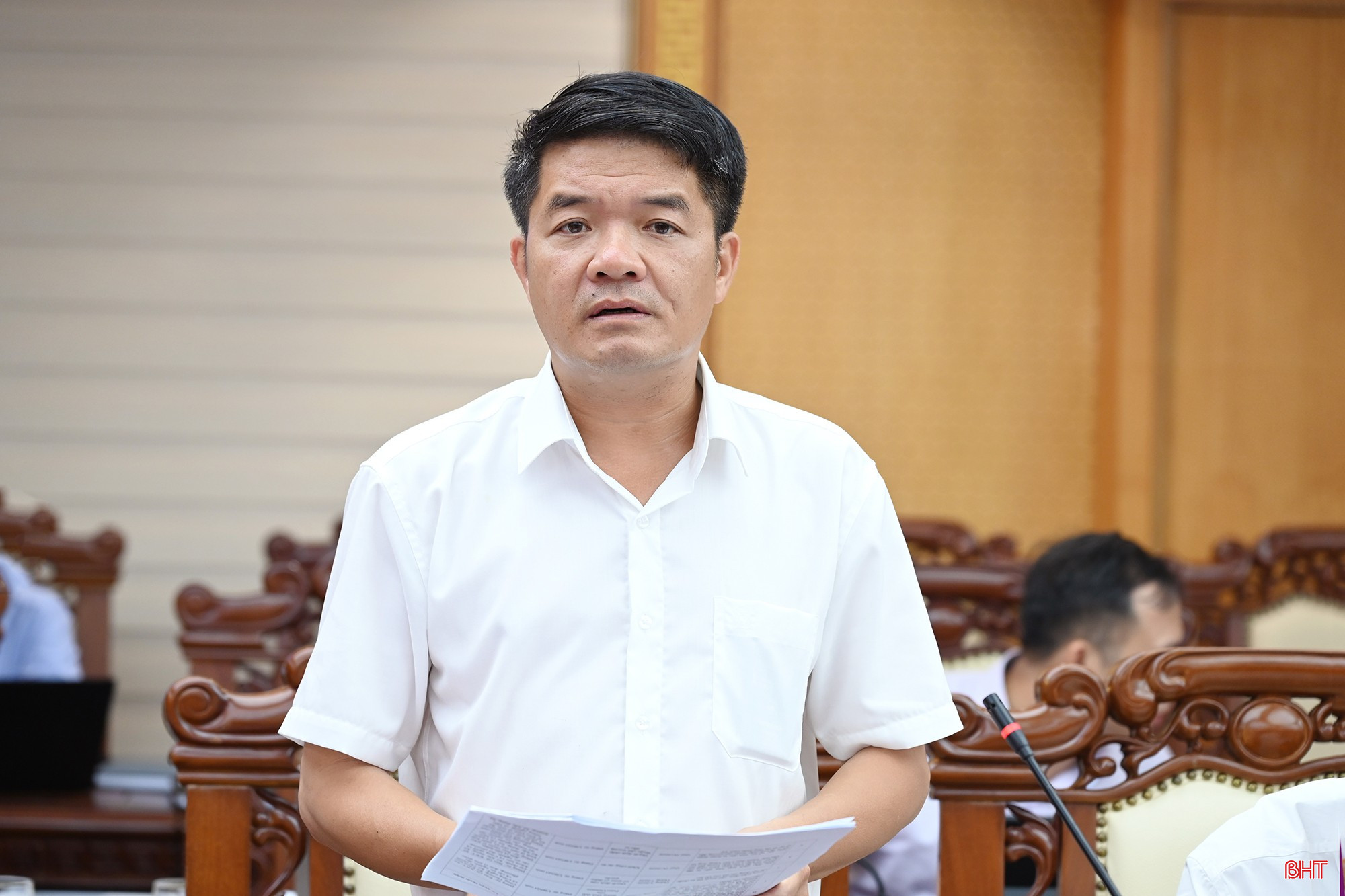 Trưởng ban Nội chính Tỉnh ủy Trần Nhật Tân cho ý kiến các nội dung tại hội nghị.