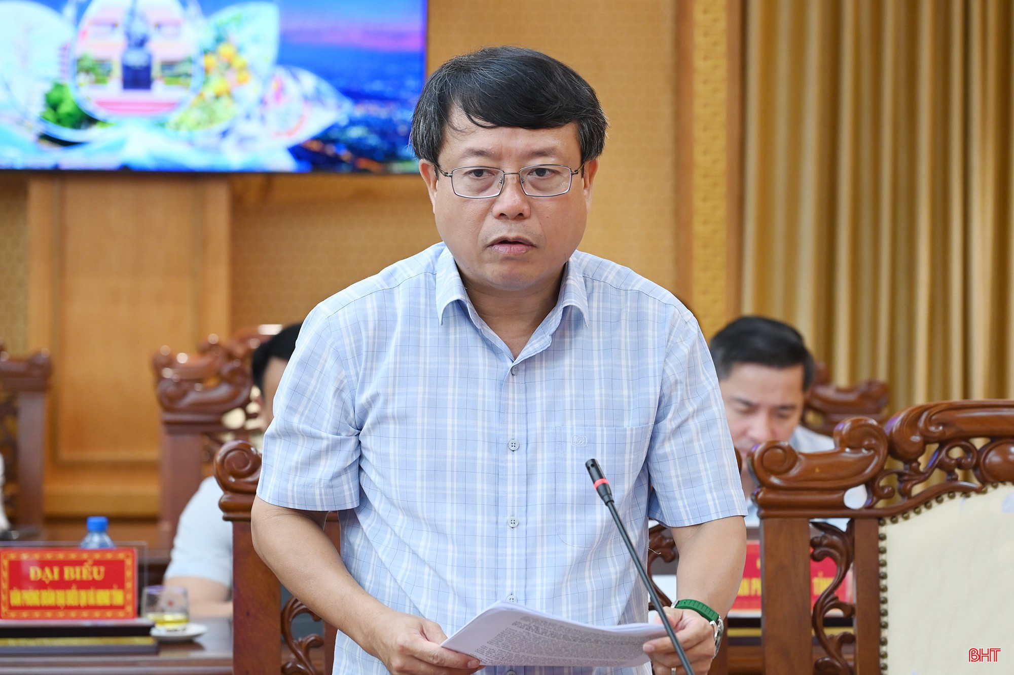 Phó Chủ tịch Thường trực HĐND tỉnh Dương Tất Thắng phát biểu tại hội nghị.