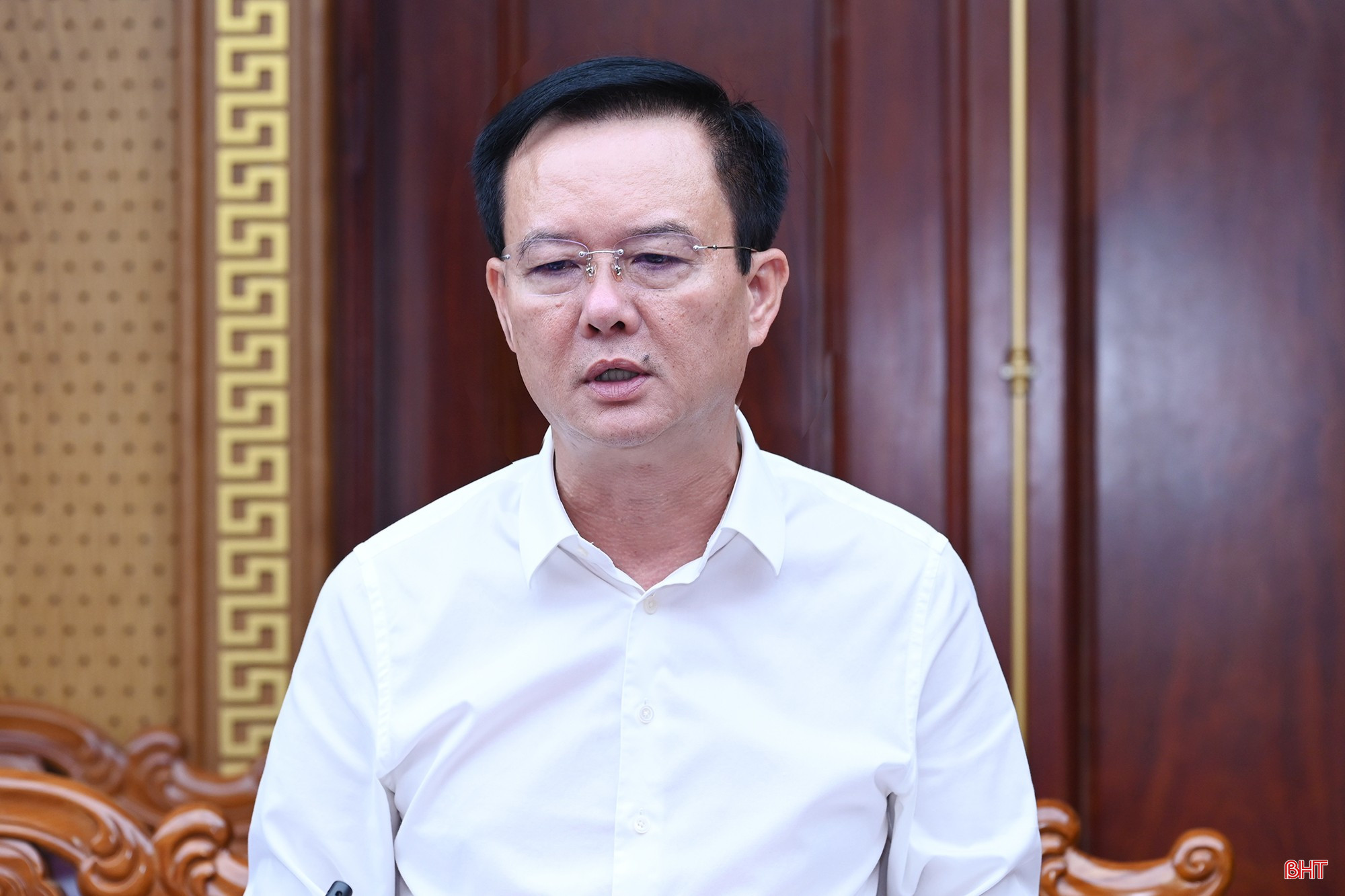 Phó Chủ tịch Thường trực UBND tỉnh Trần Báu Hà phát biểu ý kiến tại cuộc họp.