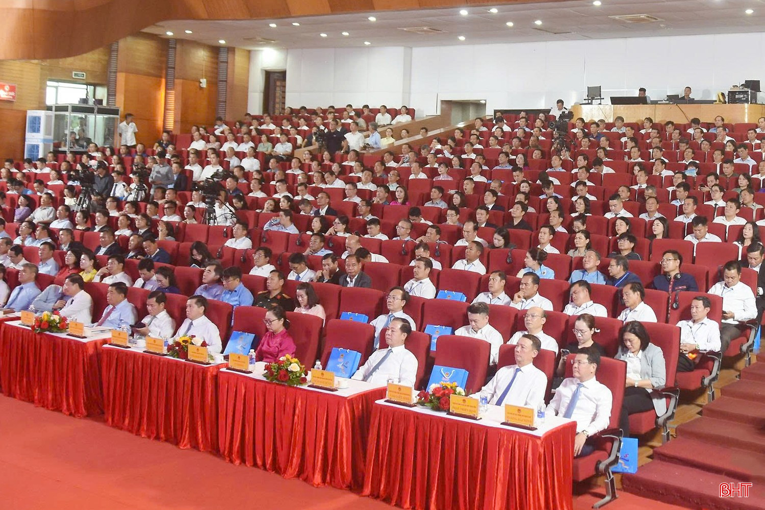 Đại biểu dự hội nghị.