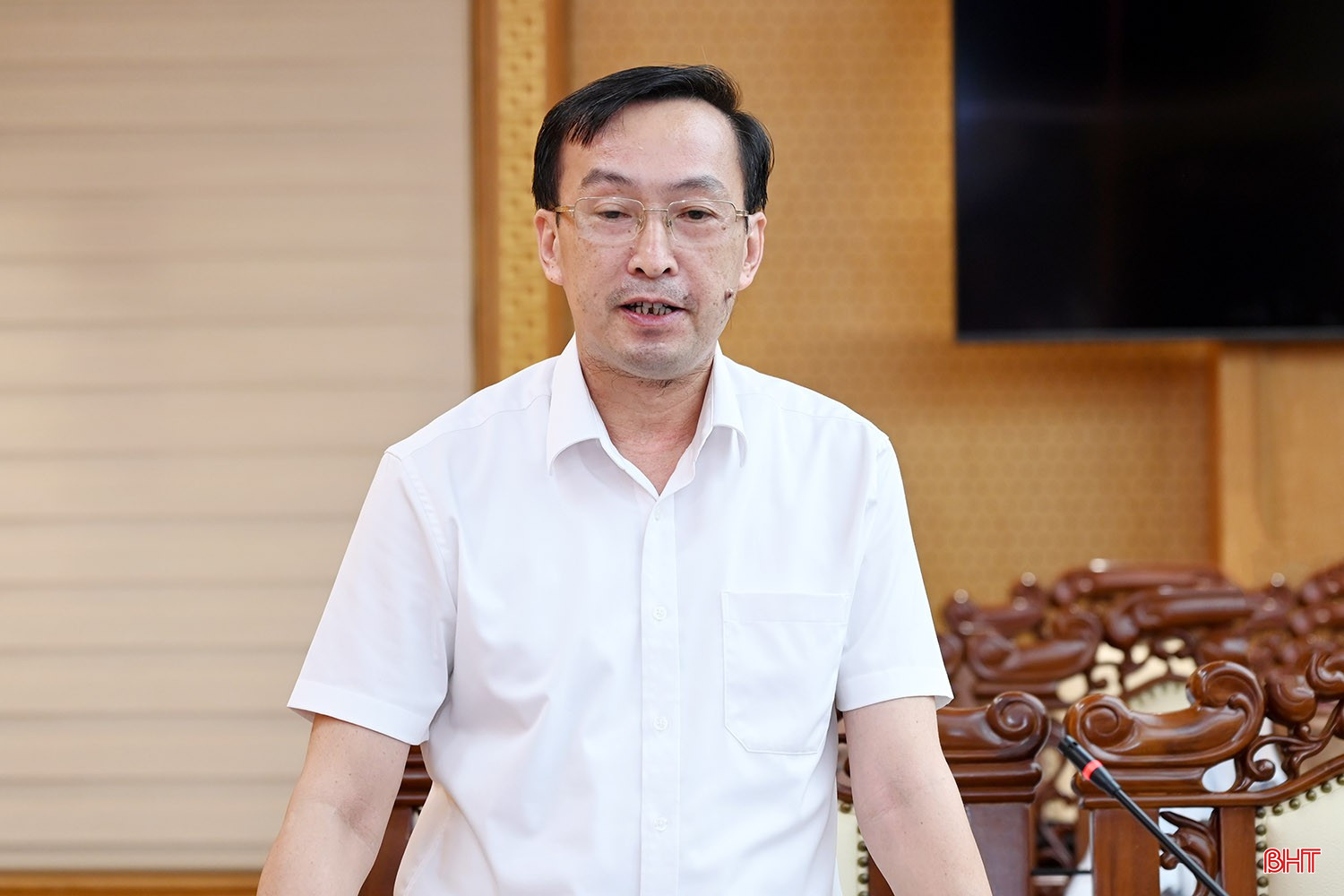 Đồng chí Nghiêm Sỹ Đống - Giám đốc Báo và phát thanh, truyền hình Hà Tĩnh phát biểu tại hội nghị.