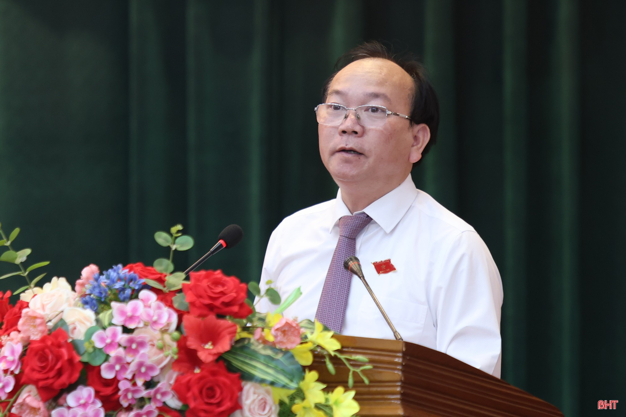 Đại biểu Nguyễn Trung Thành - Quyền Trưởng Thống kê tỉnh (Tổ đại biểu số 12).