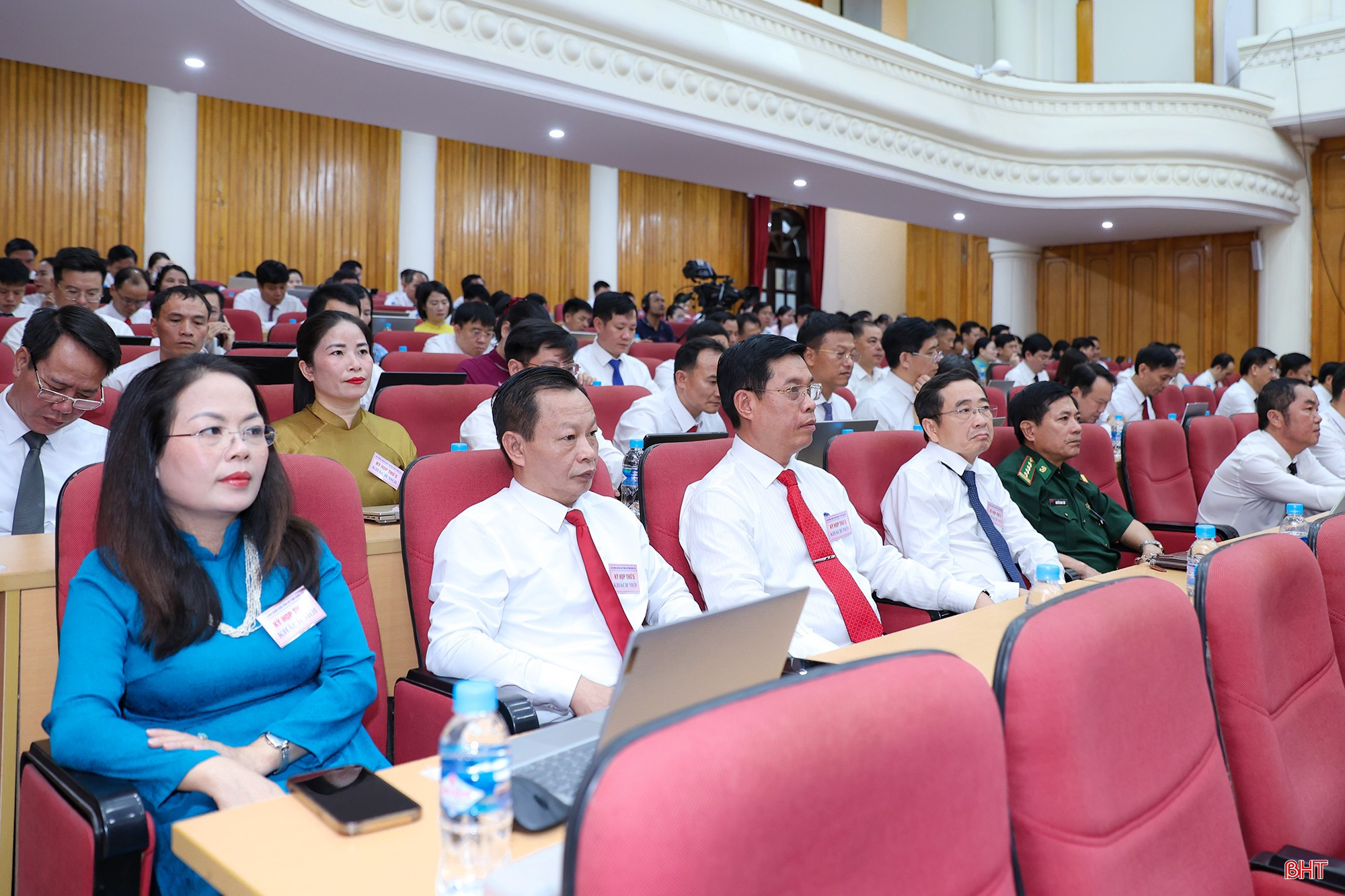 Đại biểu tham dự kỳ họp.