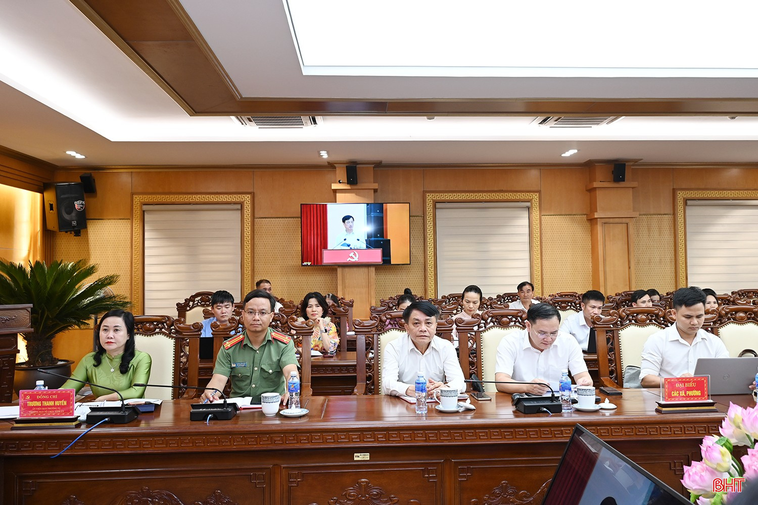 Đồng chí Trương Thanh Huyền - Trưởng ban Tổ chức Tỉnh ủy và các đại biểu dự hội nghị.