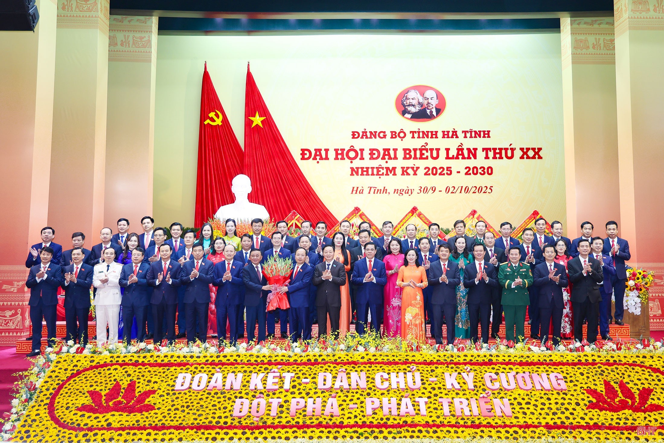 nguyen-cam-tu-tang-hoa-bch.jpg