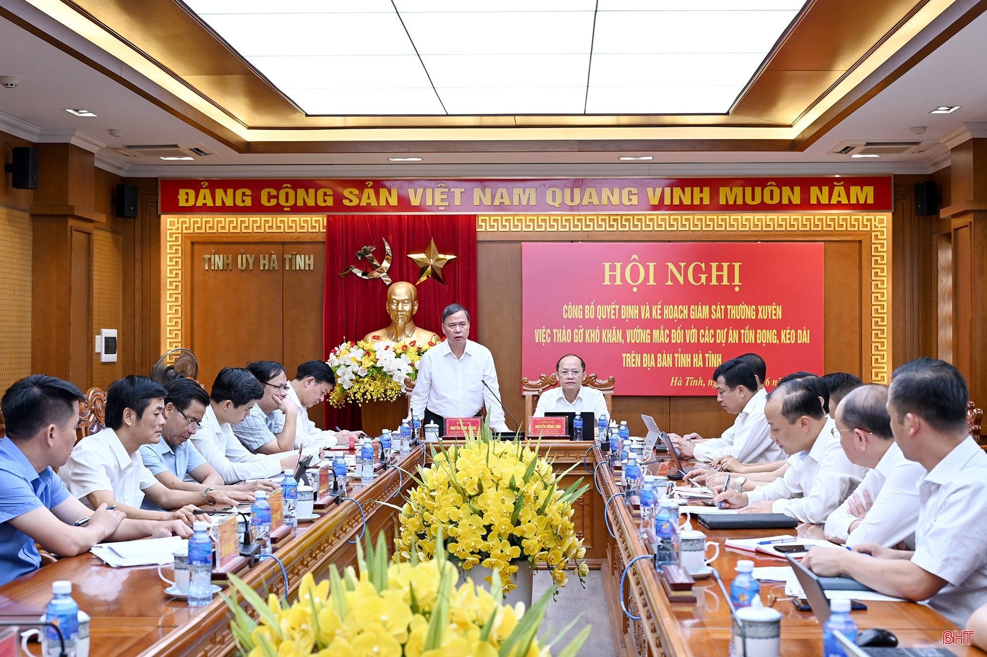Toàn cảnh hội nghị.