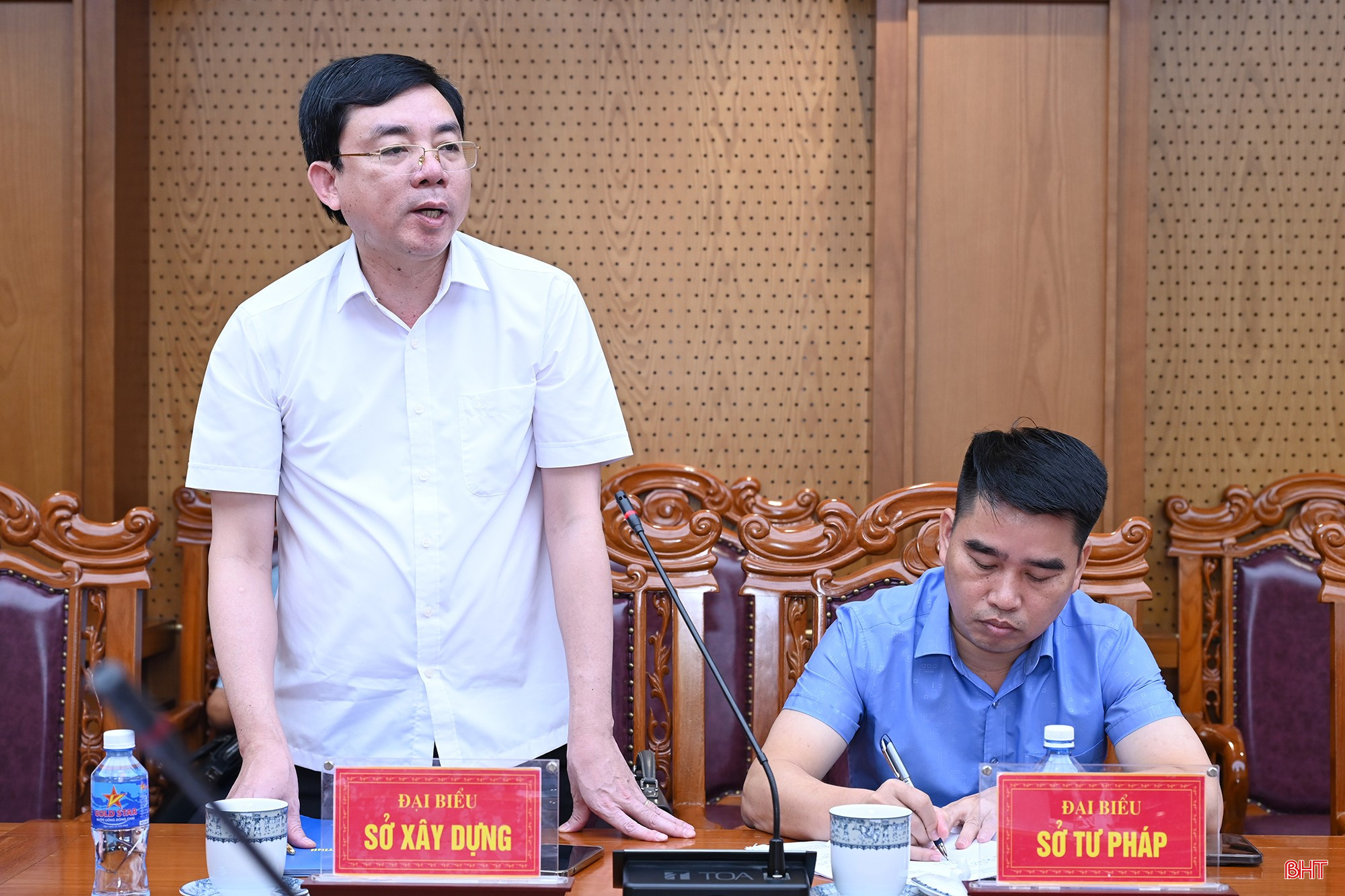Đồng chí Đặng Văn Thành - Giám đốc Sở Xây dựng phát biểu tại hội nghị.