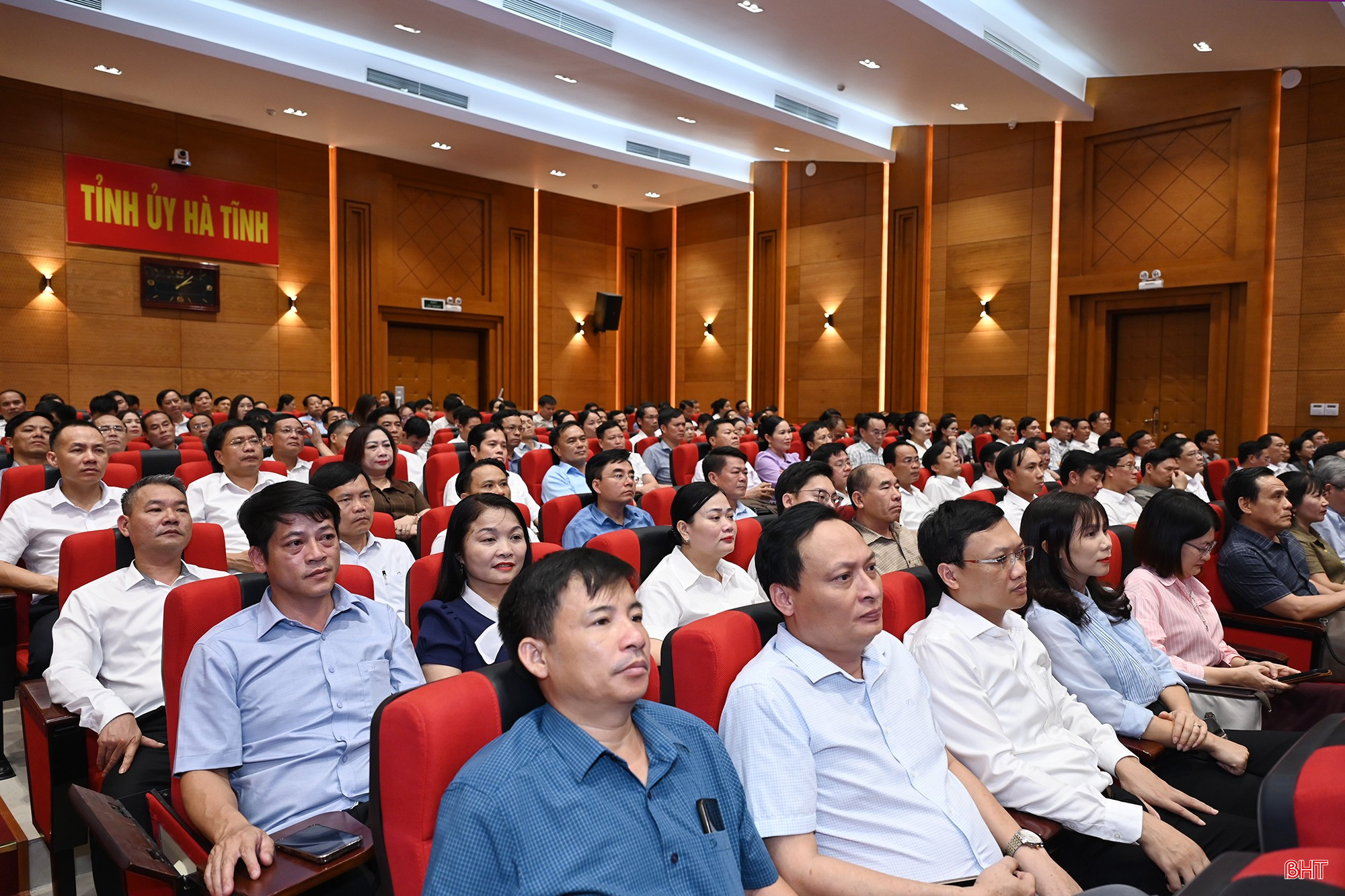 Đại biểu dự hội nghị.