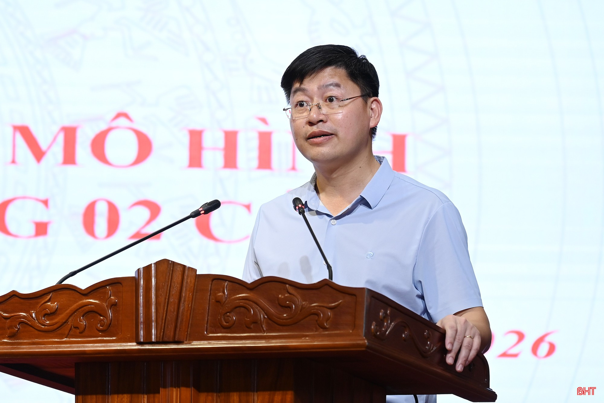 Chủ tịch UBND phường Thành Sen Nguyễn Văn Chung chia sẻ cách làm về việc ứng dụng chuyển đổi số trong quản lý, điều hành và giải quyết công việc.