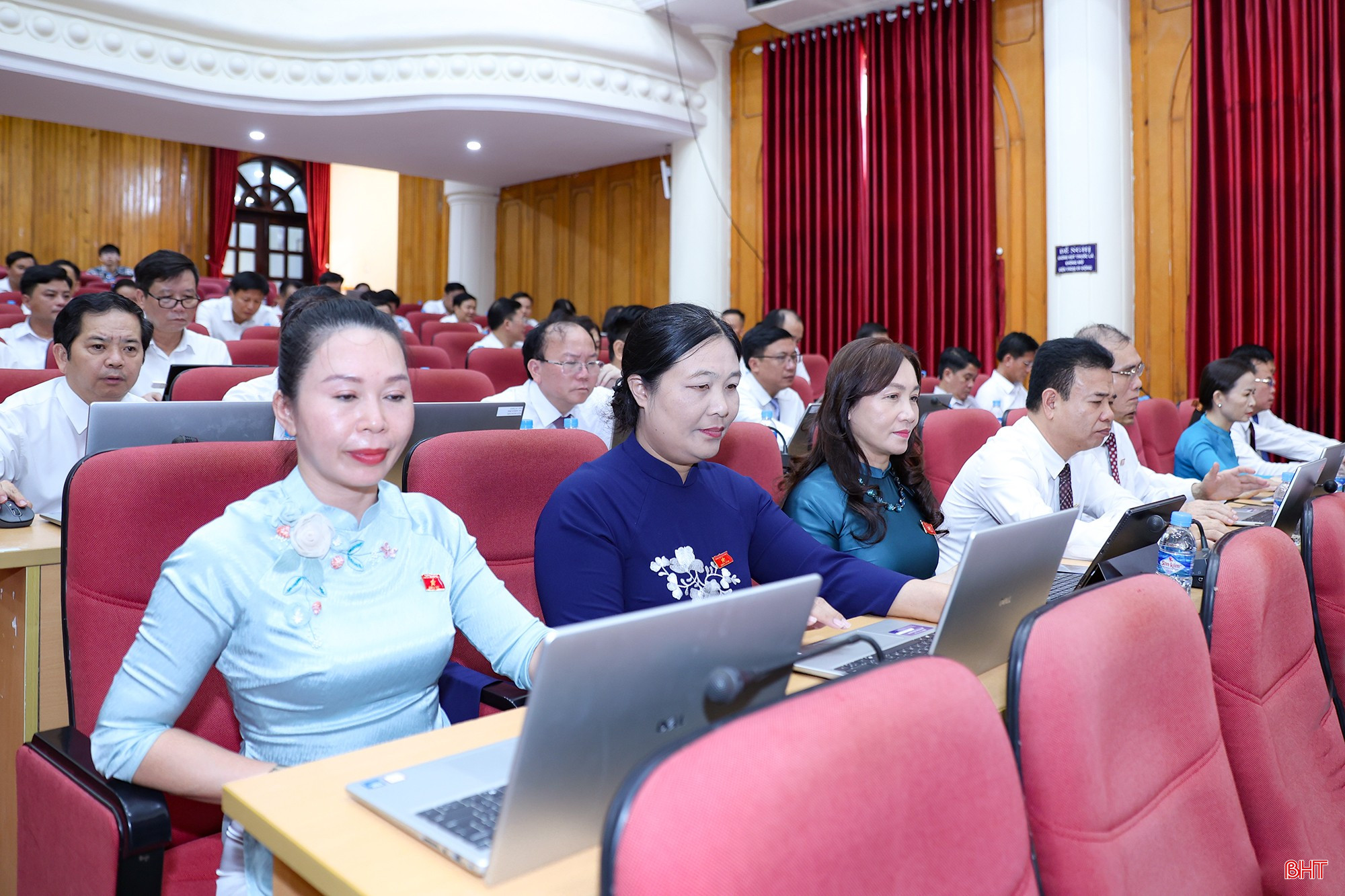 bqbht_br_aimg-1153-bieu-quyet.jpg