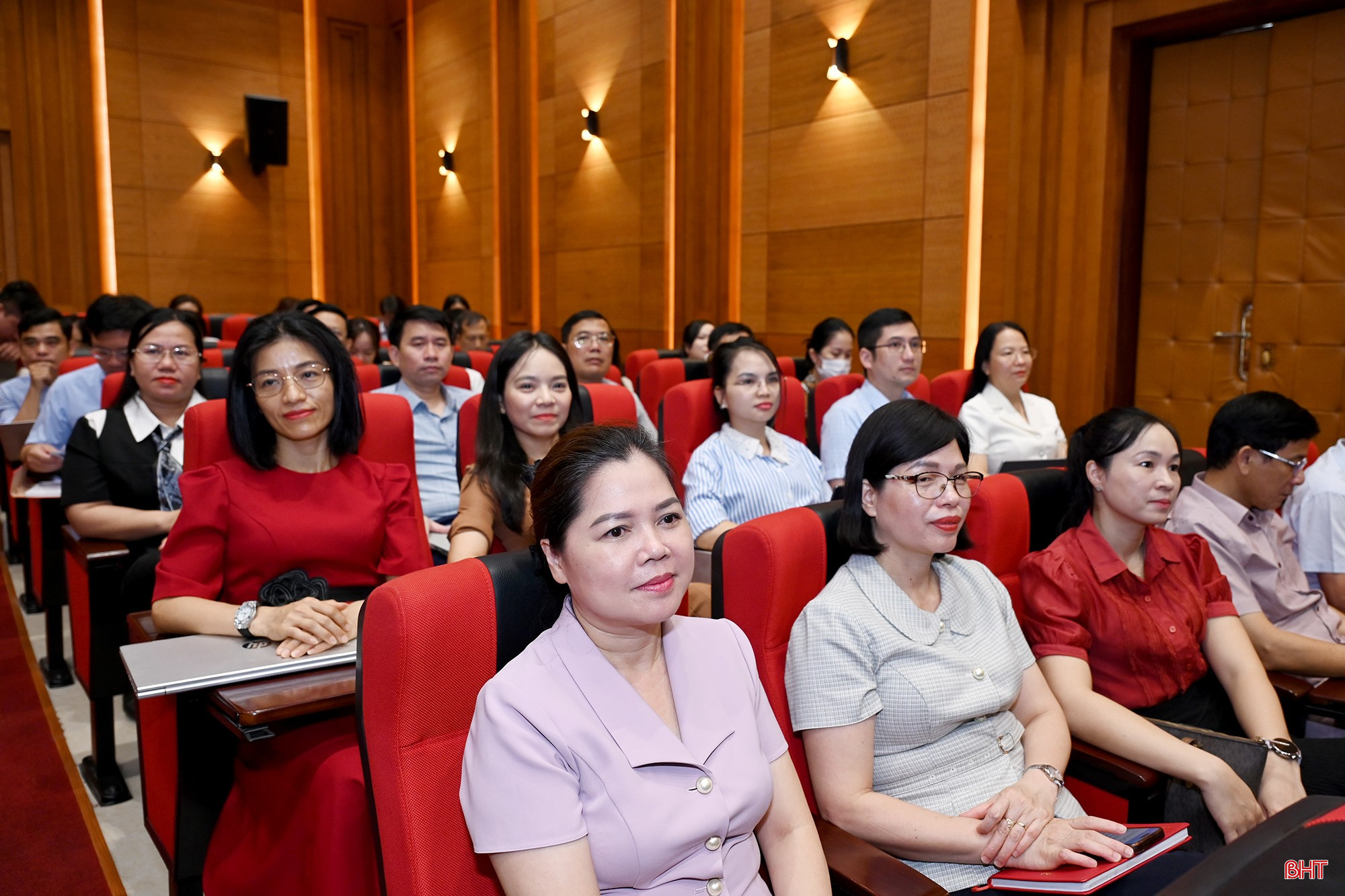 Đại biểu dự hội nghị.