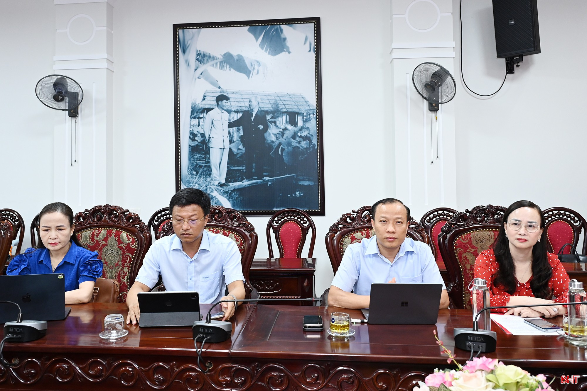Đại biểu dự hội nghị.