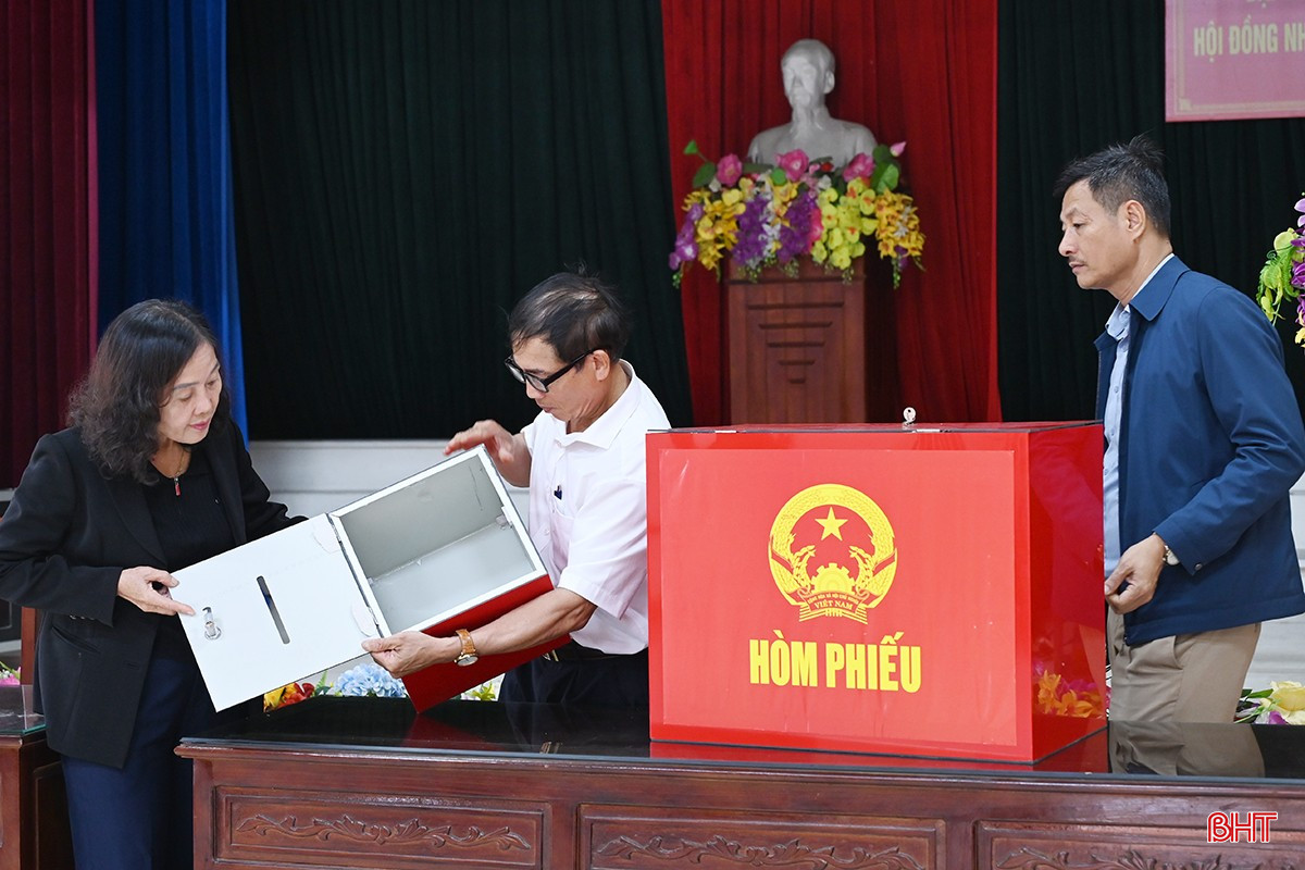 Trường hợp cuối danh sách trúng cử có nhiều người được số phiếu bầu bằng nhau và nhiều hơn số lượng đại biểu được bầu đã ấn định thì ai là người trúng cử?