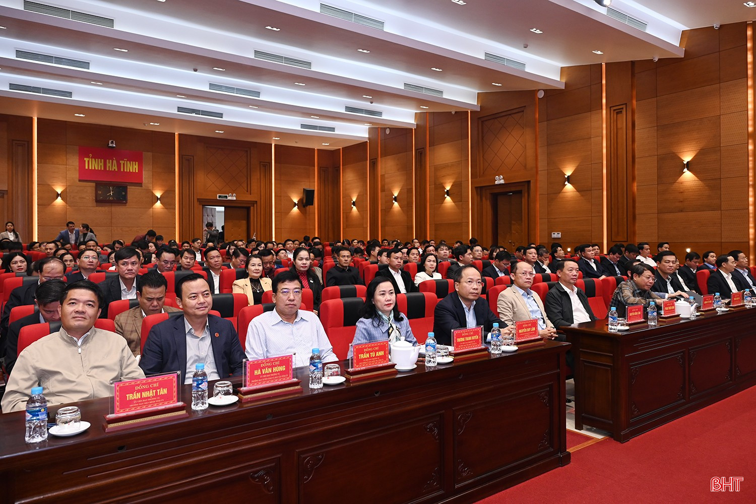 Đại biểu tham dự hội nghị.