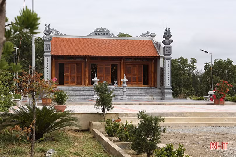 Thăm đền Trần ở xã Cổ Đạm nhân ngày giỗ Hưng Đạo Đại vương