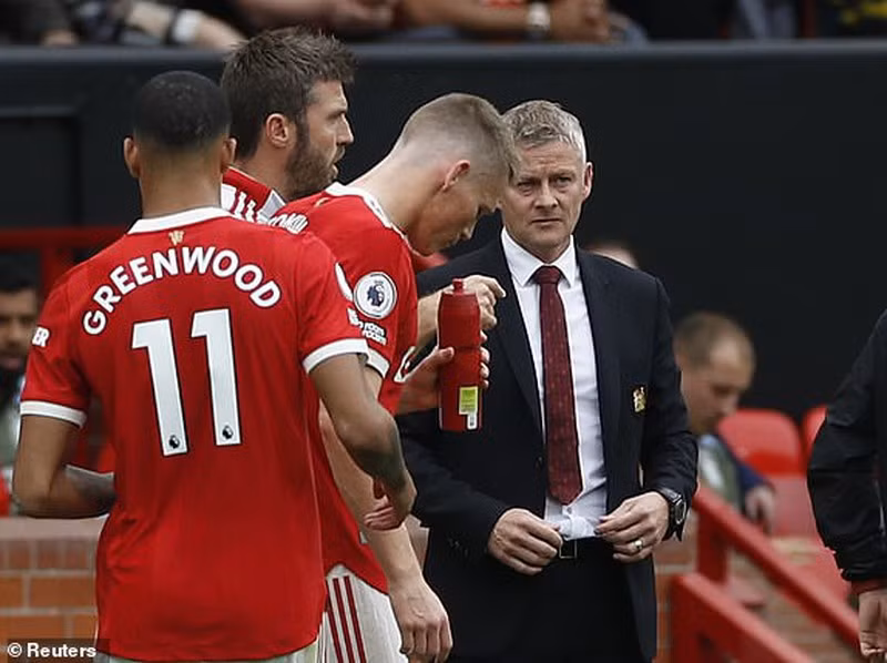Bruno đá hỏng penalty, MU thua sốc Aston Villa