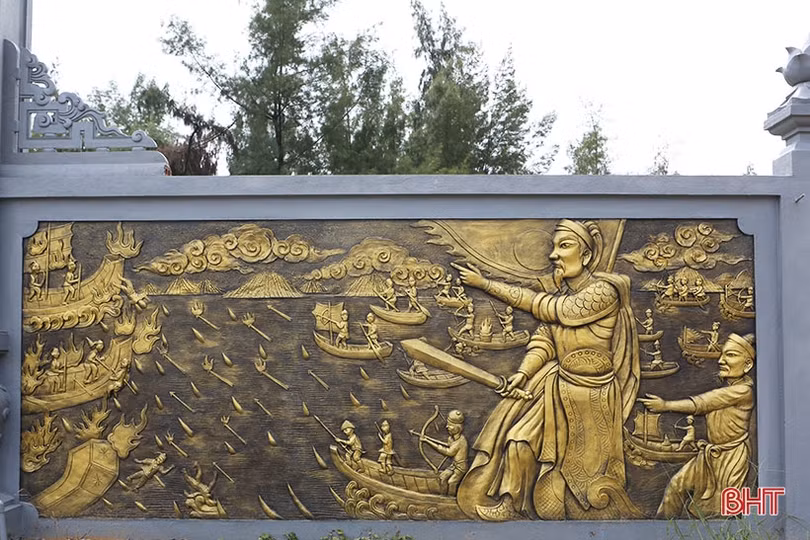 Thăm đền Trần ở xã Cổ Đạm nhân ngày giỗ Hưng Đạo Đại vương