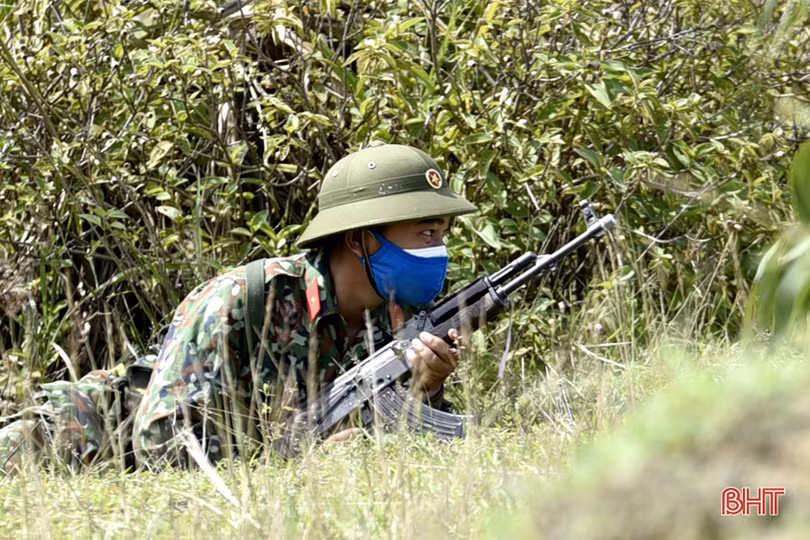 Mãn nhãn màn thực hành đánh địch đổ bộ đường không của LLVT thị xã Hồng Lĩnh