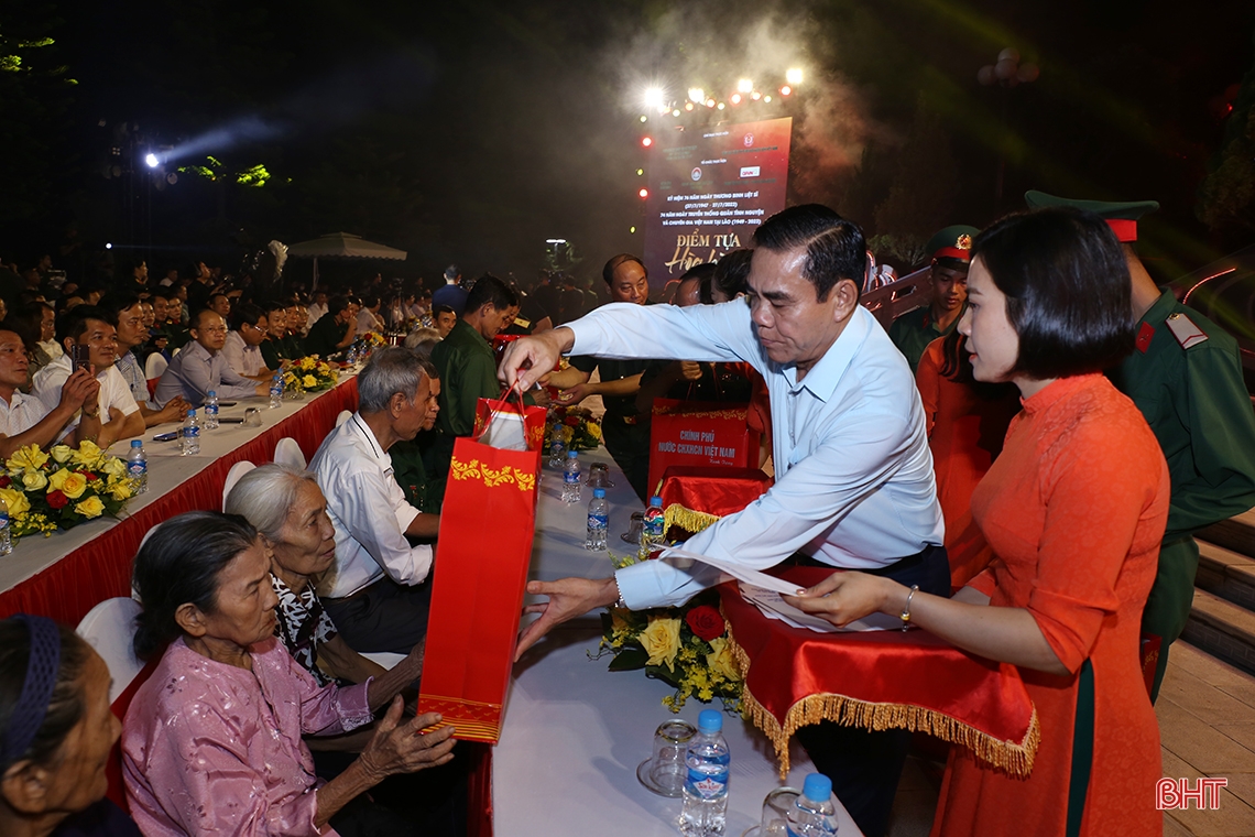 Xúc động chương trình giao lưu nghệ thuật “Điểm tựa hòa bình”