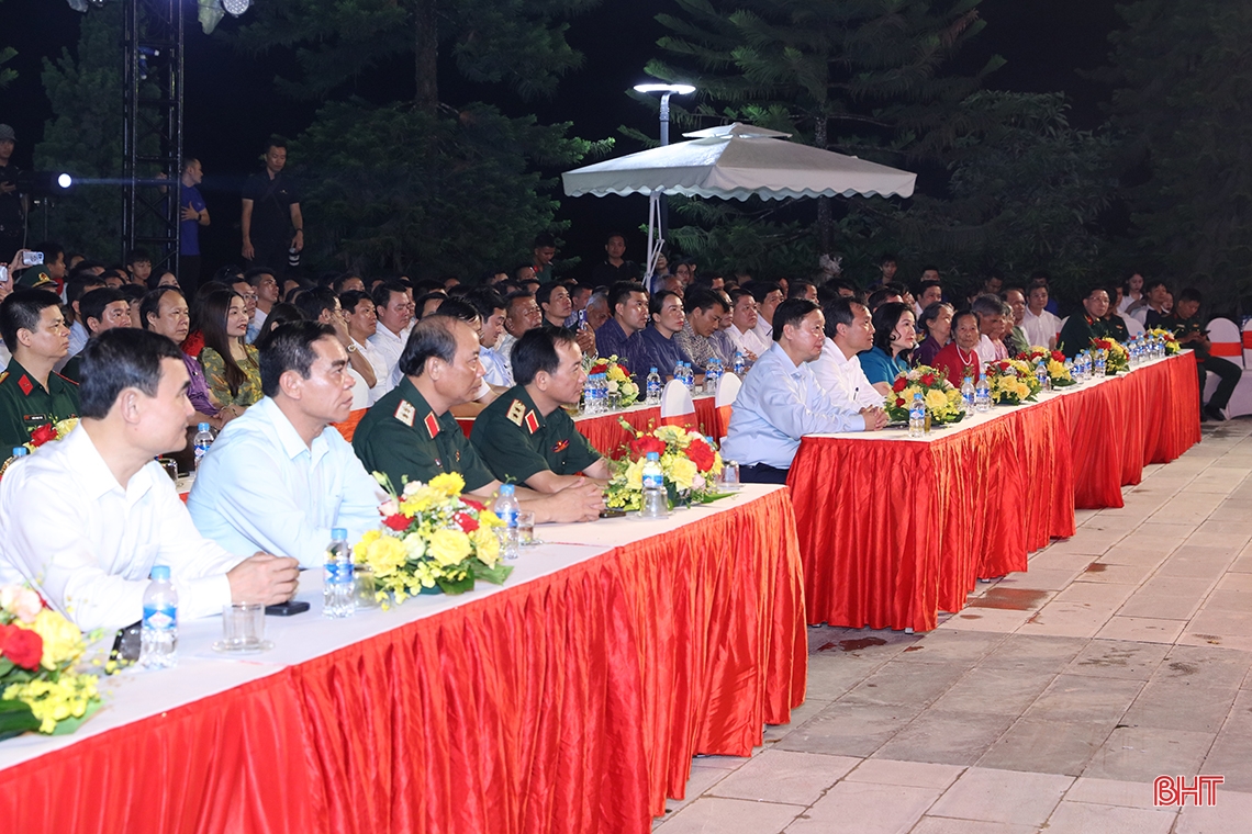 Xúc động chương trình giao lưu nghệ thuật “Điểm tựa hòa bình”