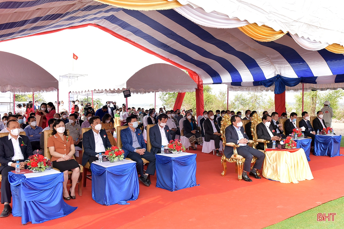 Lãnh đạo Hà Tĩnh chúc tết Bunpimay và dự khởi công công trình thuỷ lợi tại Lào