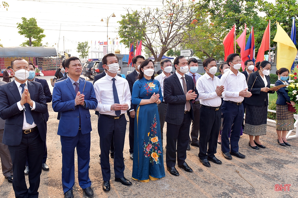 Lãnh đạo Hà Tĩnh chúc tết Bunpimay và dự khởi công công trình thuỷ lợi tại Lào