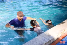 Đừng để thiết bị thông minh "giữ chân" trẻ trong mùa hè