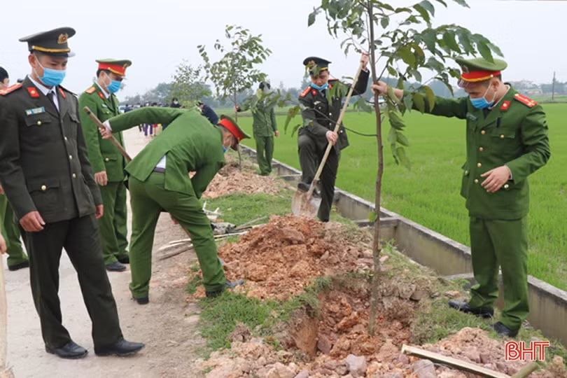 Can Lộc phấn đấu trồng khoảng 45.000 cây xanh trong năm 2021