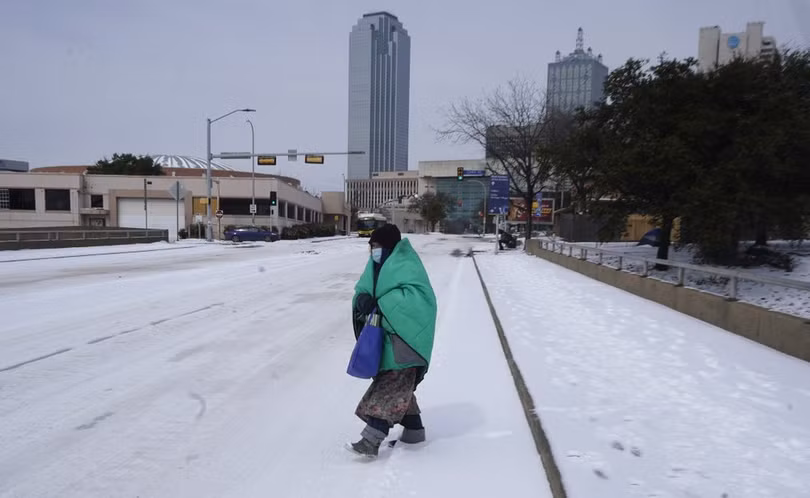 Người dân Texas, Mỹ co ro trong bão tuyết kỷ lục 