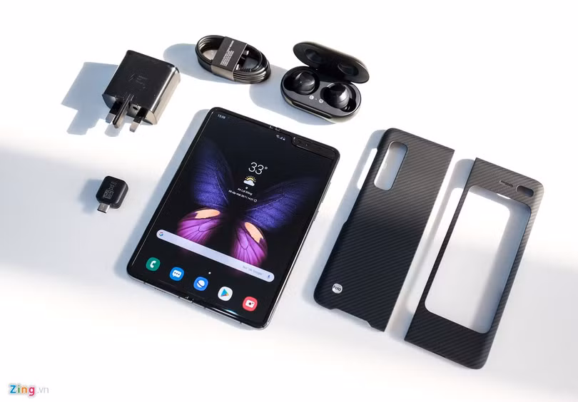 Trong hộp của Galaxy Fold giá 50 triệu có gì?