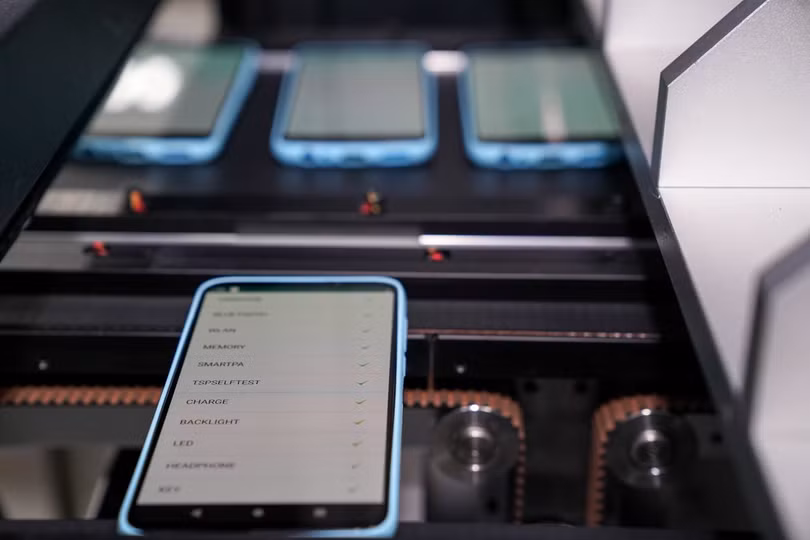 “Đột nhập” nhà máy có thể sản xuất 23 triệu smartphone/năm của tỷ phú Phạm Nhật Vượng