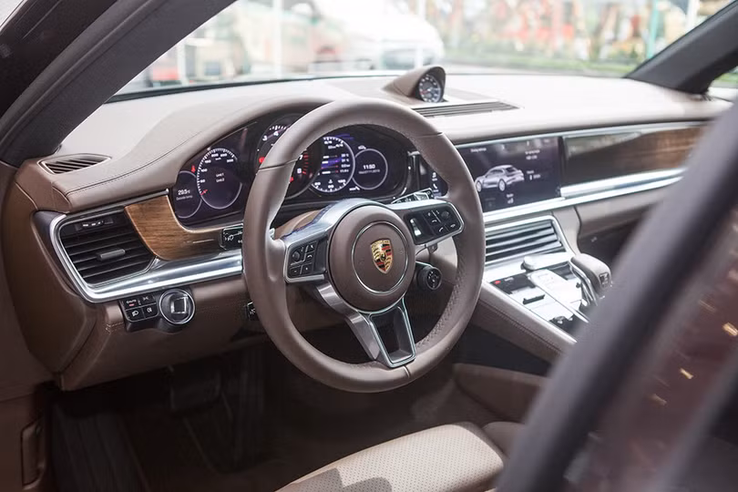 Chi tiết Porsche Panamera 4 Sport Turismo giá 6,642 tỷ tại Việt Nam