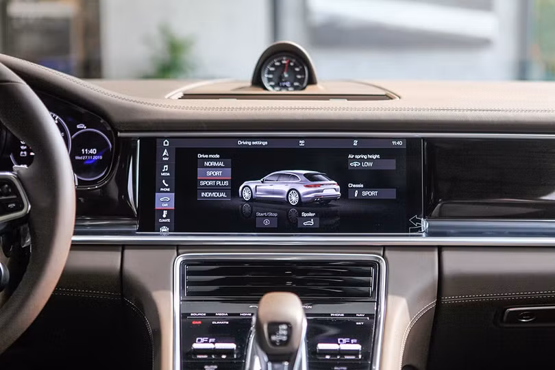 Chi tiết Porsche Panamera 4 Sport Turismo giá 6,642 tỷ tại Việt Nam